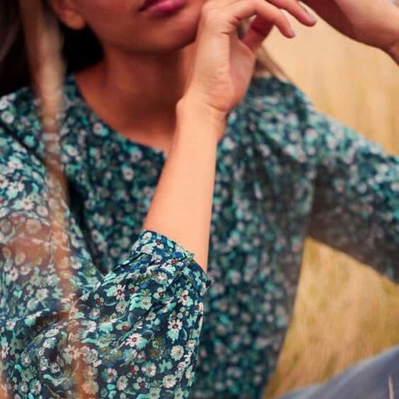 Joules Odette Blouse Navy Ditsy Floral Button Front Pleated Long Slv US Size 6 - Picture 2 of 13